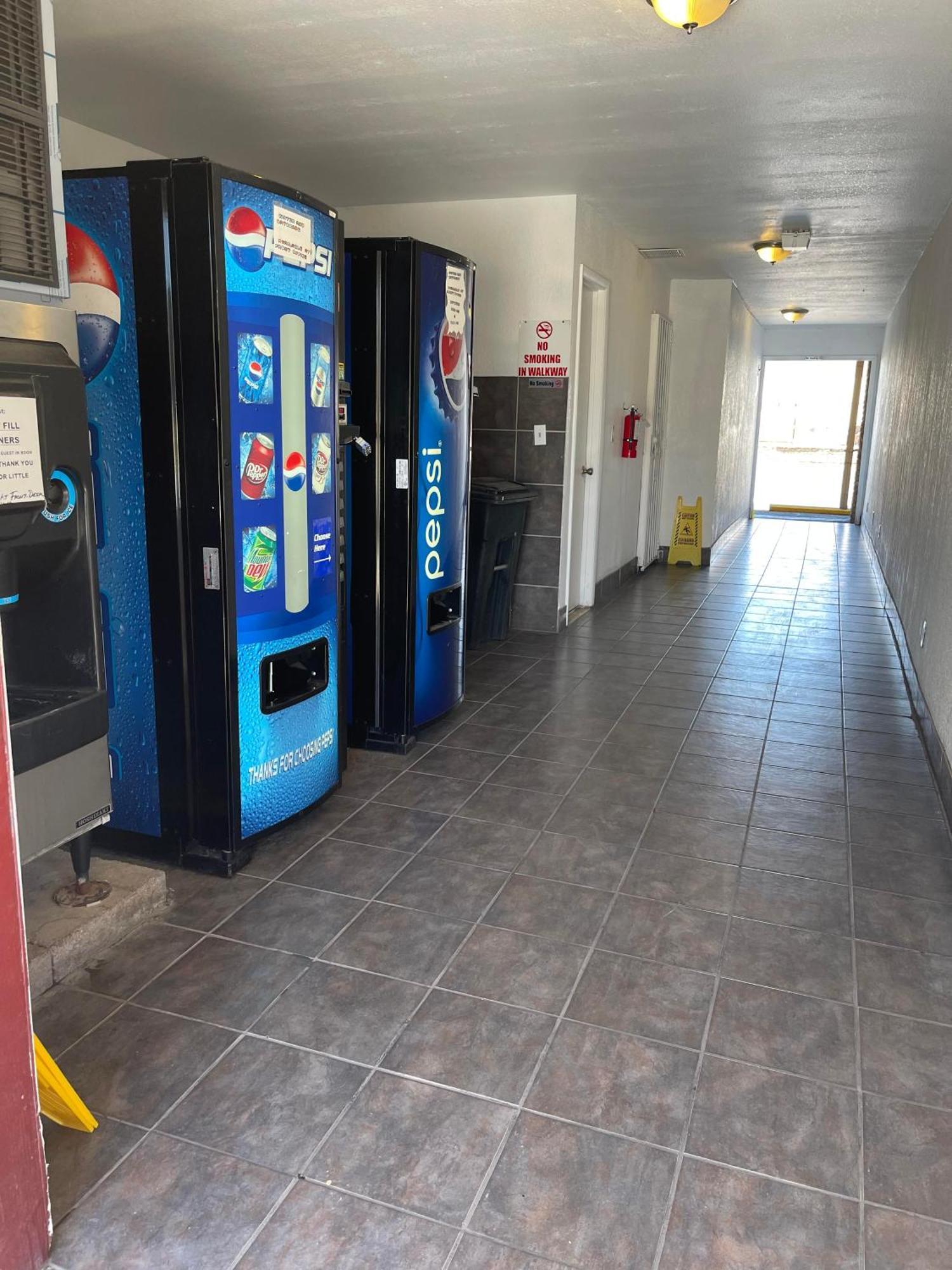 Windsor Inn Lake Havasu City Extérieur photo