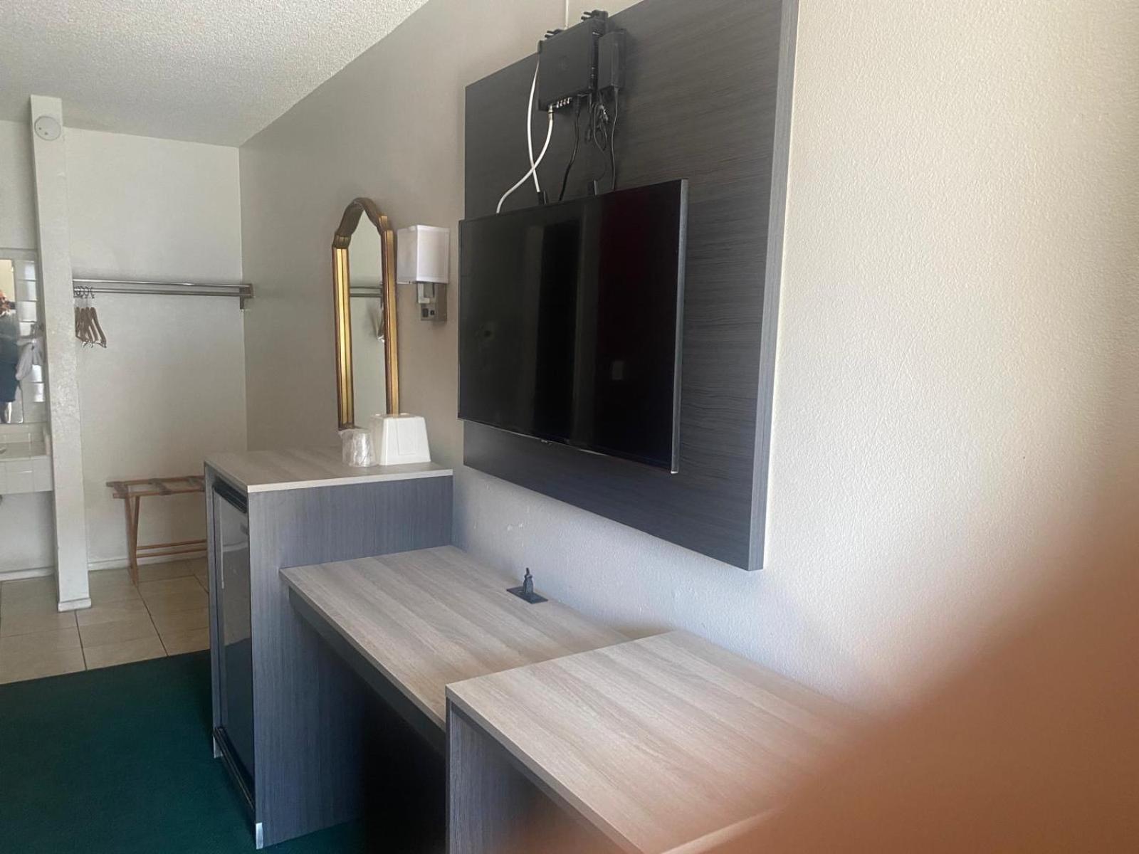 Windsor Inn Lake Havasu City Extérieur photo