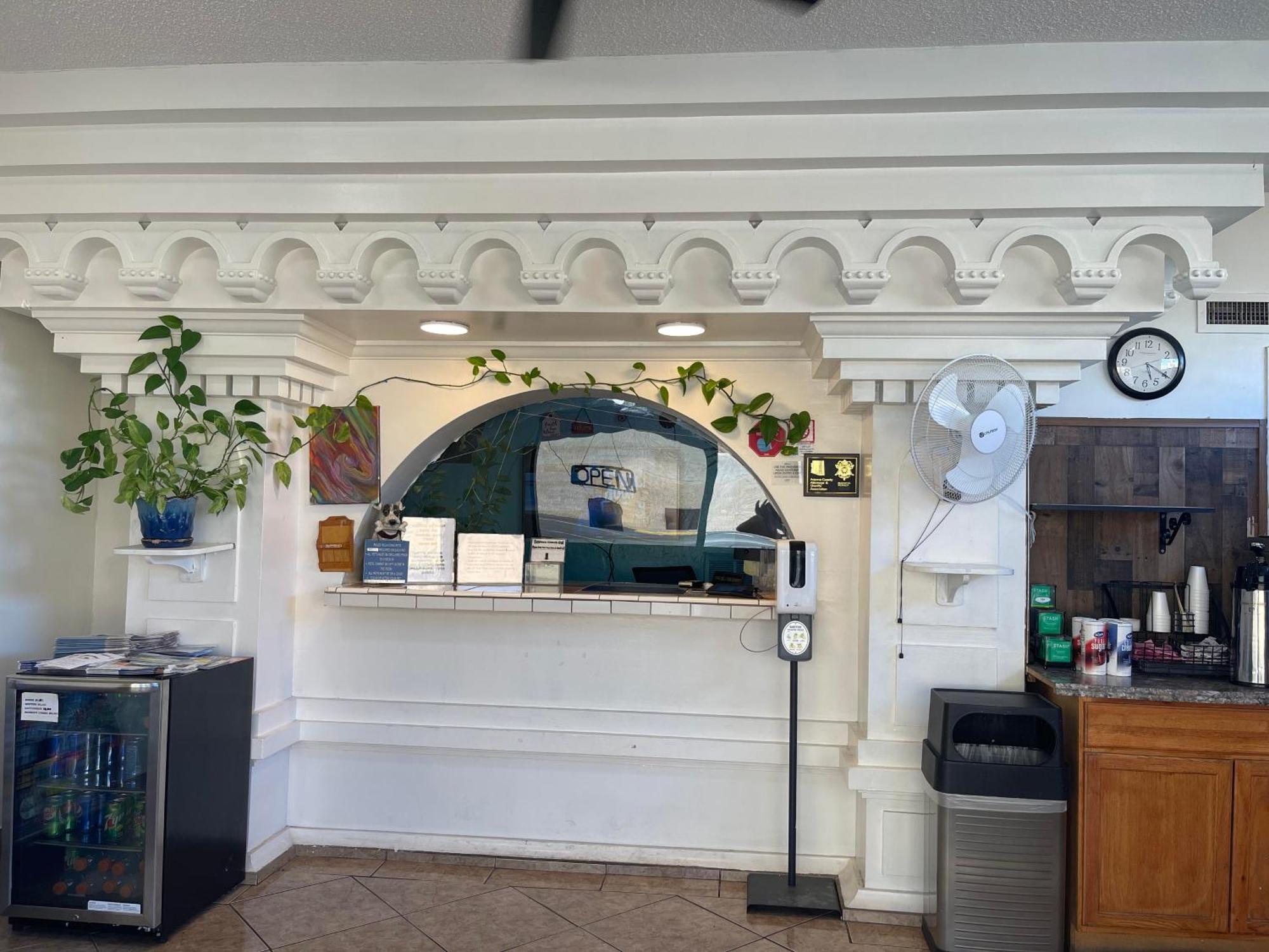 Windsor Inn Lake Havasu City Extérieur photo