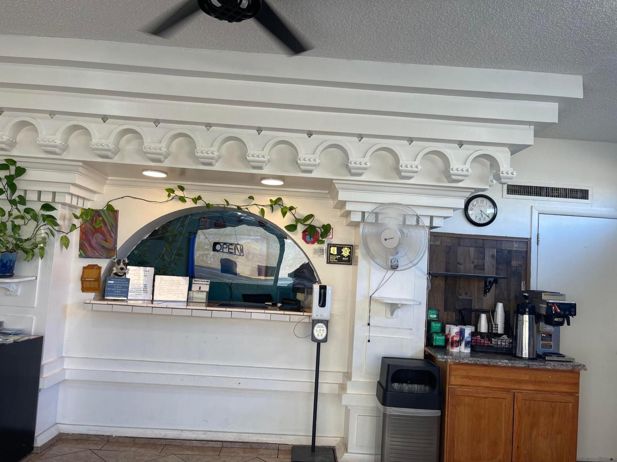 Windsor Inn Lake Havasu City Extérieur photo
